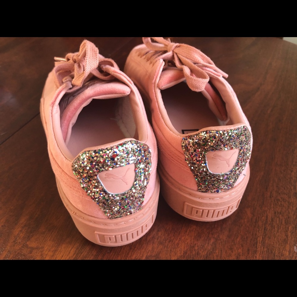 PUMA Tennis Shoes